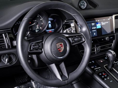 Certified 2025 Porsche Macan image 18