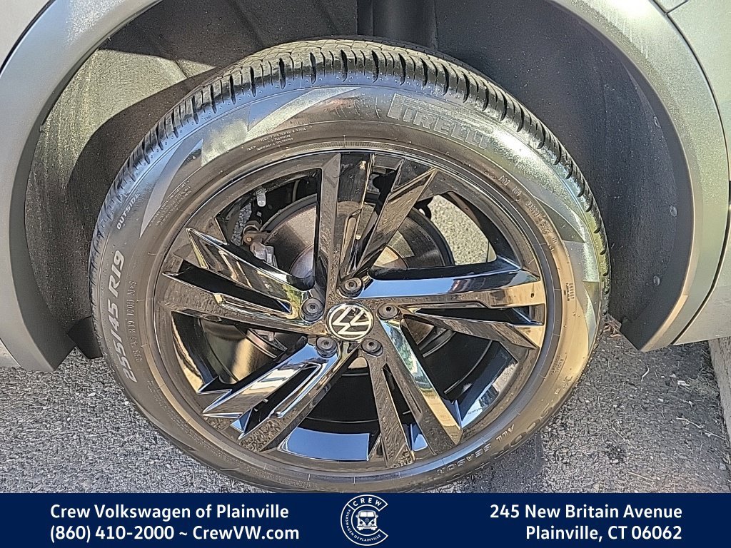 Certified 2024 Volkswagen Tiguan SE R-Line AWD/4WD image 18