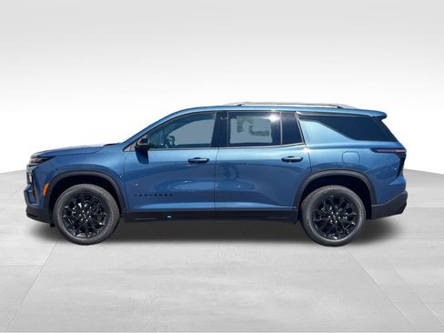 New 2026 Chevrolet Traverse LT w/ Midnight/Sport Edition AWD/4WD image 2