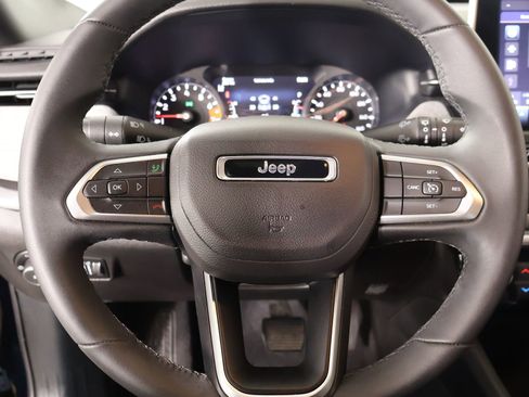 Used 2024 Jeep Compass Latitude image 3