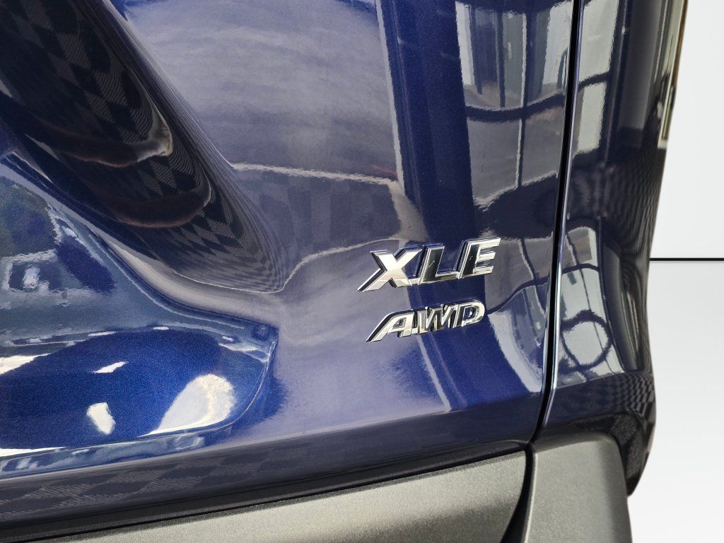 Used 2025 Toyota RAV4 XLE AWD/4WD image 17