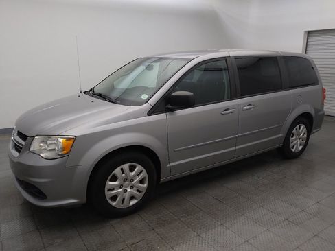 Used 2017 Dodge Grand Caravan SE w/ Power Window Group FWD image 2