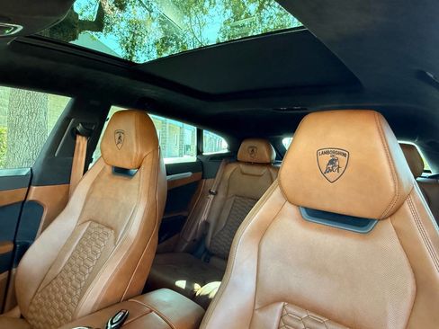 Used 2021 Lamborghini Urus Base AWD 4dr SUV image 38