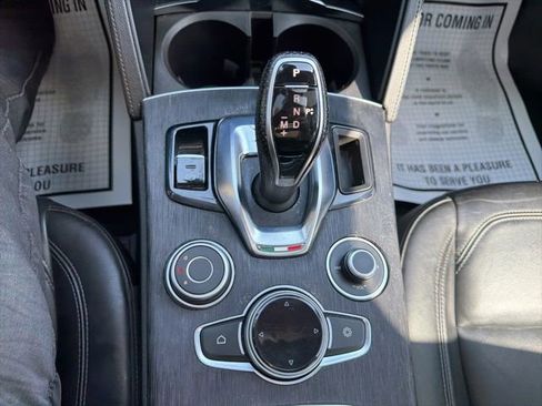 Used 2020 Alfa Romeo Stelvio AWD image 32