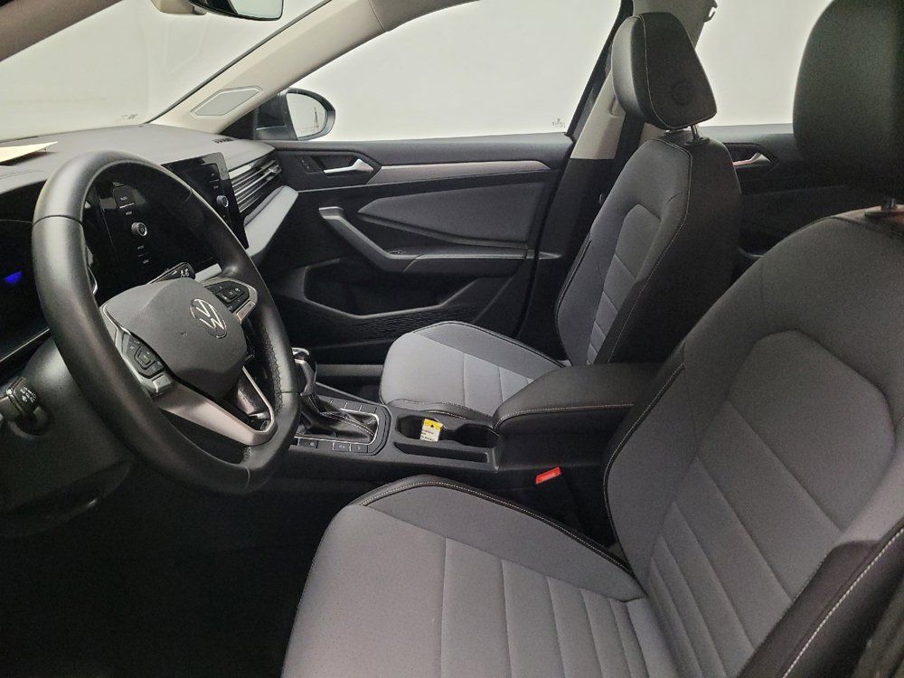 Used 2025 Volkswagen Jetta SE FWD image 17