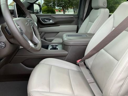 Used 2023 Chevrolet Tahoe Z71 w/ Luxury Package AWD/4WD image 5