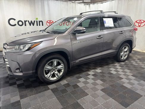 Used 2019 Toyota Highlander Limited AWD/4WD image 4