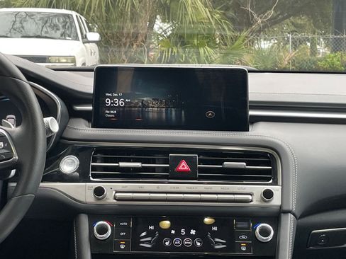 Used 2025 Genesis G70 2.5T image 21