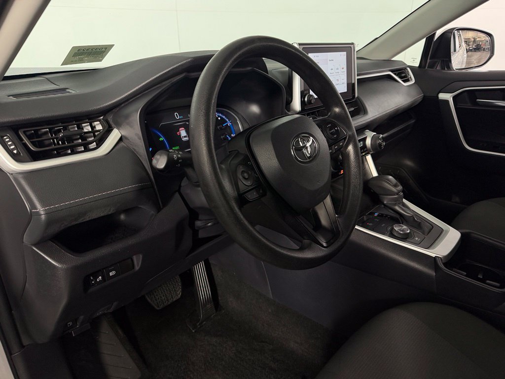 Used 2025 Toyota RAV4 XLE AWD/4WD image 18