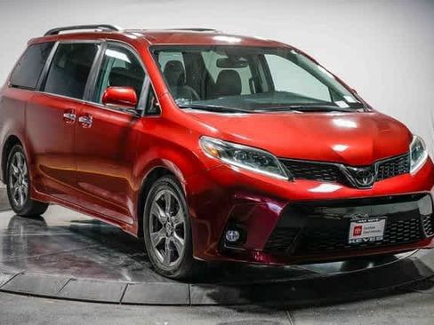 Used 2020 Toyota Sienna SE image 5