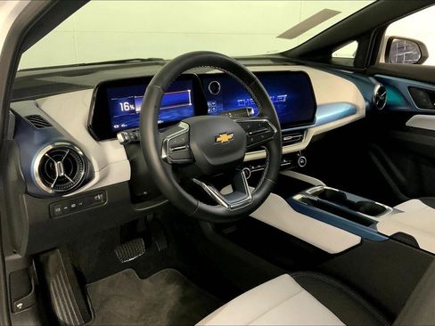 Used 2025 Chevrolet Equinox EV LT image 14