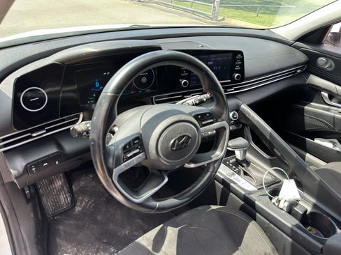 Used 2022 Hyundai Elantra SEL w/ Convenience Package FWD image 20