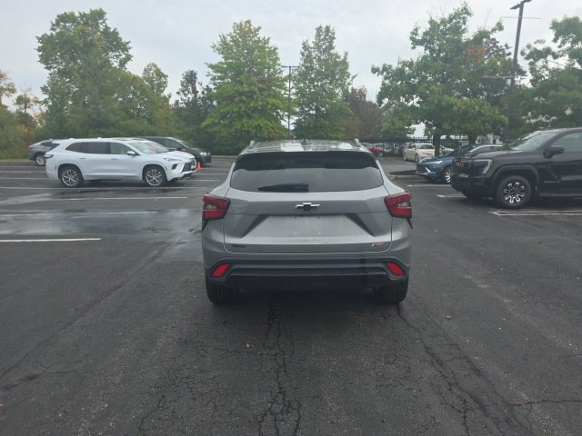 Used 2024 Chevrolet Trax RS w/ Sunroof Package FWD image 6