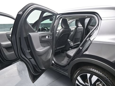 Used 2025 Volvo XC40 B5 Plus AWD/4WD image 18
