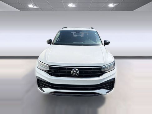 Used 2023 Volkswagen Tiguan SE R-Line image 5