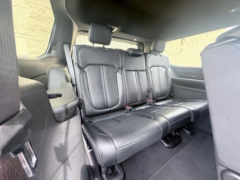 Used 2024 Jeep Wagoneer Series II w/ Flexible Seating Group image 13