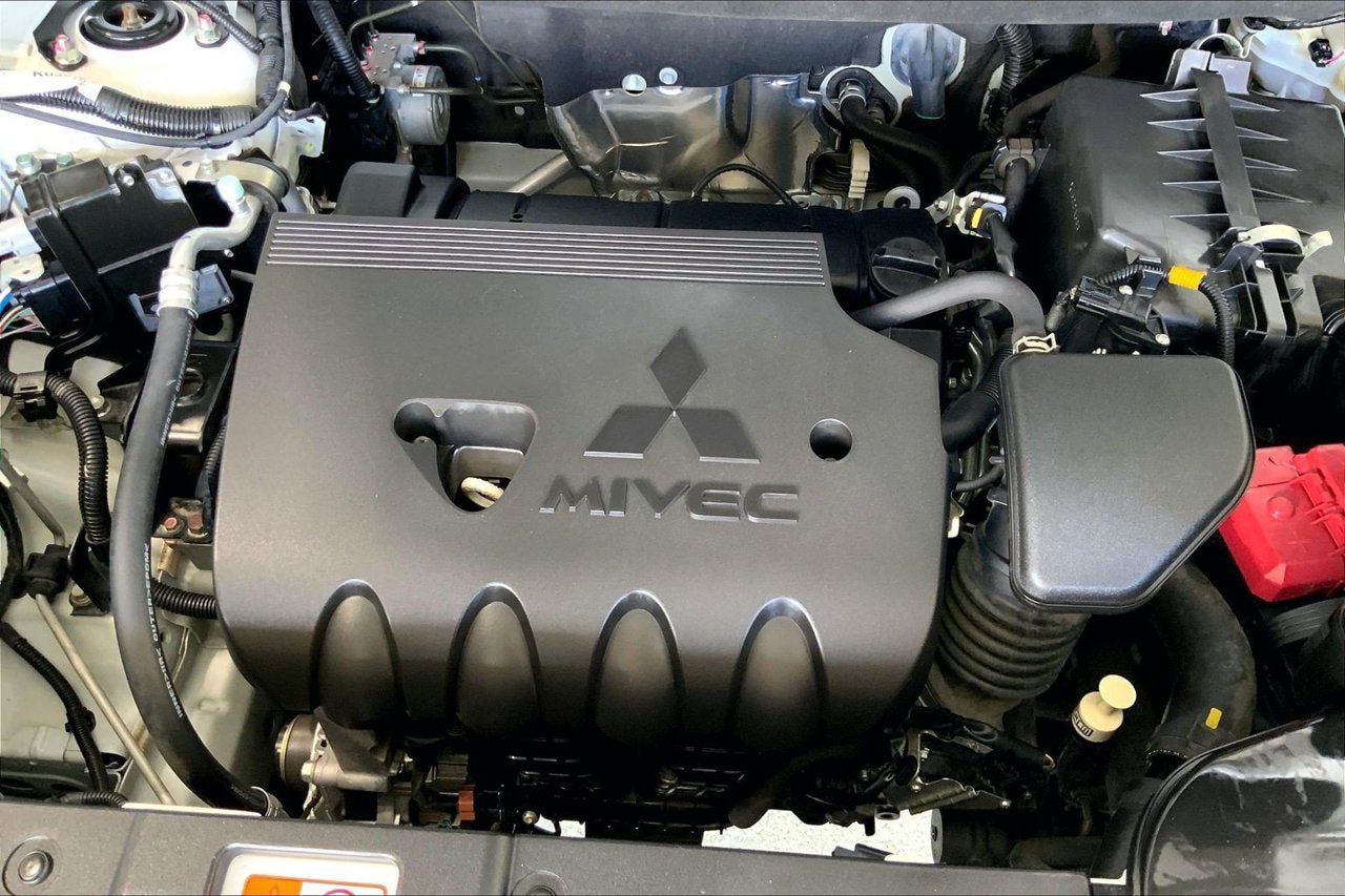 Used 2017 Mitsubishi Outlander SEL FWD image 32
