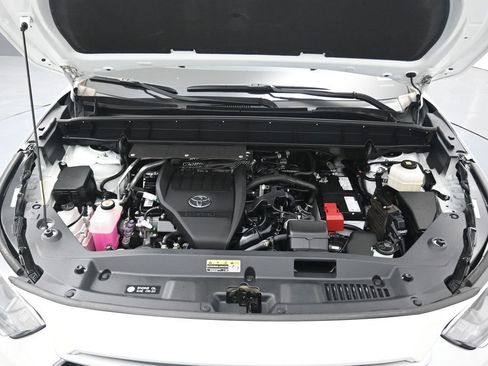 Used 2023 Toyota Highlander XLE AWD/4WD image 9