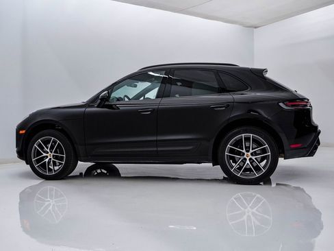 Certified 2026 Porsche Macan AWD/4WD image 2