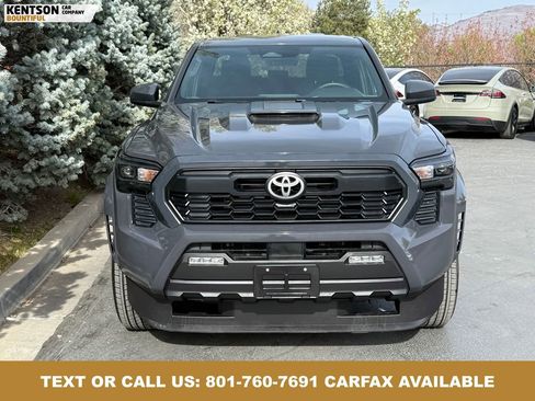 Used 2025 Toyota Tacoma 4x4 Double Cab image 2