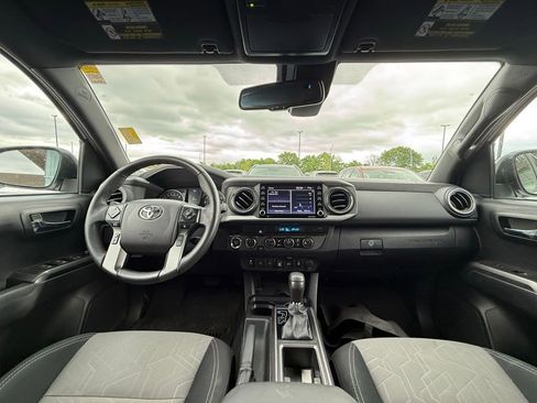 Used 2021 Toyota Tacoma TRD Sport w/ Technology Package image 25