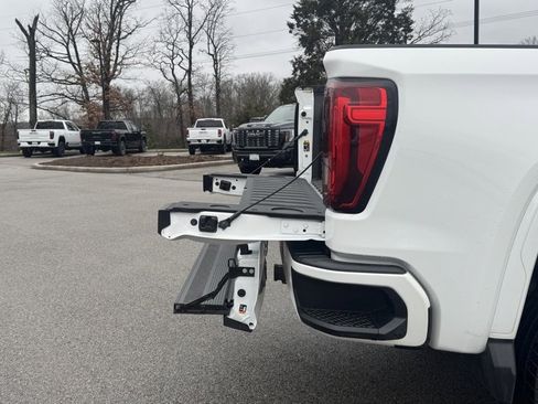 Used 2020 GMC Sierra 1500 AT4 w/ AT4 Premium Package image 11