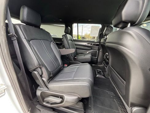 Used 2025 Jeep Wagoneer Series II AWD/4WD image 25