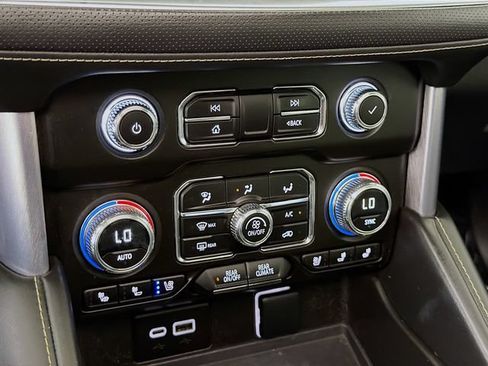Used 2023 GMC Yukon XL SLT RWD image 18