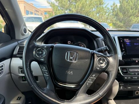 Used 2017 Honda Pilot Touring image 34