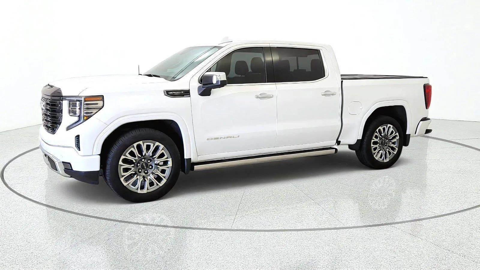 Used 2023 GMC Sierra 1500 Denali Ultimate AWD/4WD image 4