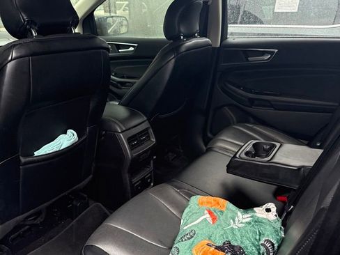 Used 2018 Ford Edge Titanium w/ Equipment Group 301A AWD/4WD image 9