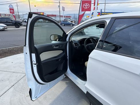 Used 2022 Ford Edge SE w/ Cargo Accessory Package image 10