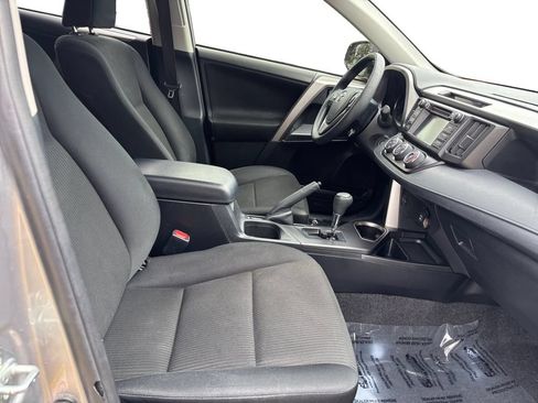 Used 2018 Toyota RAV4 LE FWD image 15