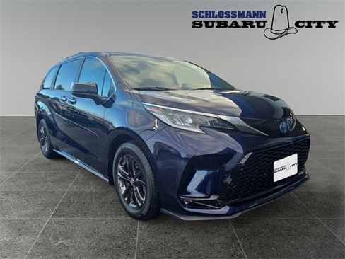 Used 2024 Toyota Sienna XSE w/ XSE Plus Package image 11