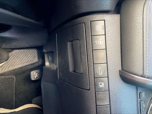 Used 2018 Toyota Camry SE FWD image 33