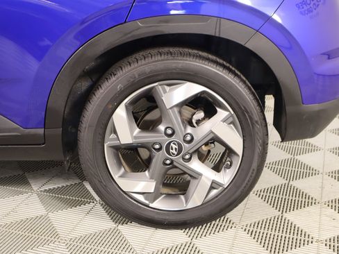 Used 2025 Hyundai Venue SEL image 17