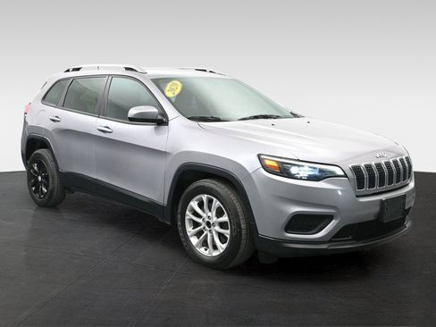 Used 2020 Jeep Cherokee Latitude w/ Cold Weather Group FWD image 6