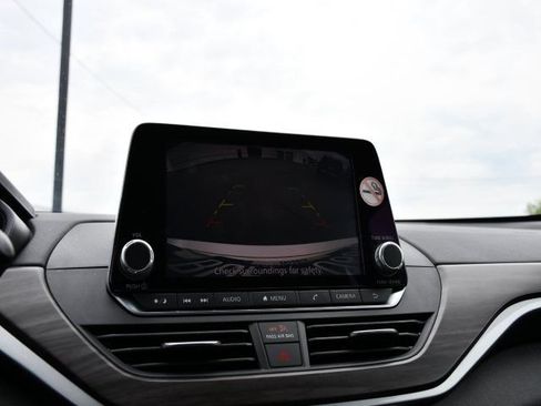 Used 2024 Nissan Altima 2.5 SV FWD image 13