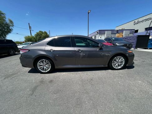 Used 2018 Toyota Camry XLE w/ Audio Package image 4