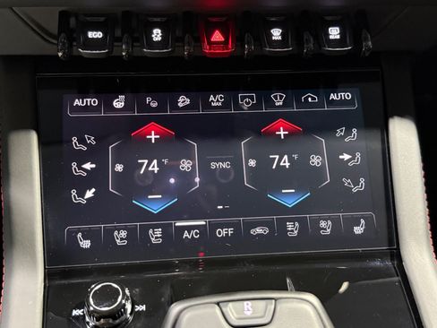 Used 2025 Lamborghini Urus SE AWD/4WD image 44