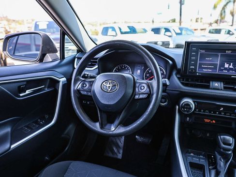 Certified 2022 Toyota RAV4 XLE FWD image 5