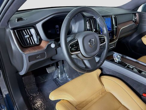 Used 2023 Volvo XC60 B5 Ultimate w/ Protection Package Premier FWD image 9