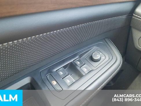 Used 2024 Volkswagen Atlas SE AWD/4WD image 14
