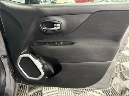 Used 2020 Jeep Renegade Sport w/ UConnect 7.0 Group FWD image 27