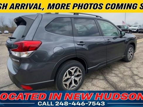 Used 2022 Subaru Forester Premium image 2