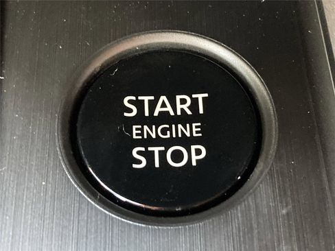 New 2025 Nissan Kicks SR image 23