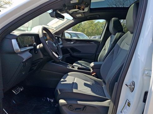 New 2026 Volkswagen Tiguan SE R-Line AWD/4WD image 9
