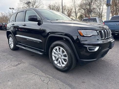 Used 2022 Jeep Grand Cherokee Laredo X image 3