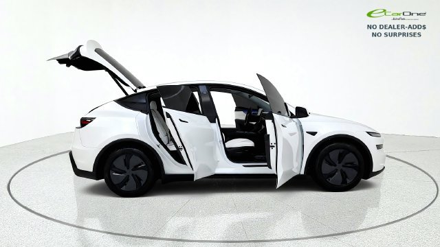Used 2026 Tesla Model Y AWD image 19