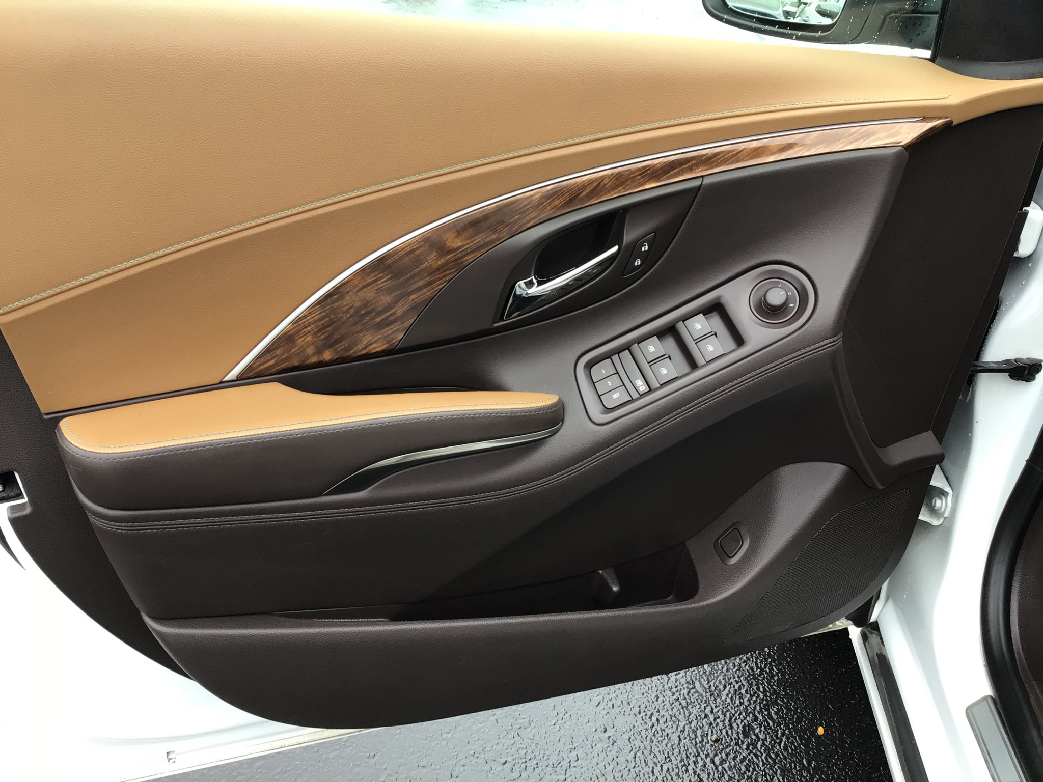 Used 2014 Buick LaCrosse Leather FWD image 6